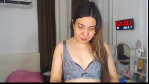 Stella online show from May 4, 2026, 3:02 am