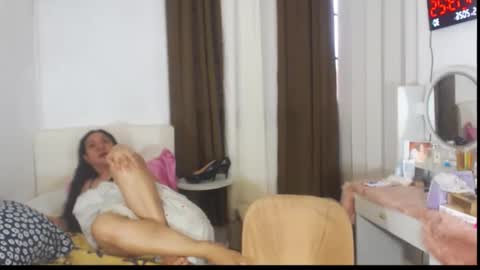 Stella online show from May 19, 2026, 3:13 am