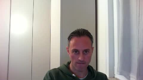 Snapshot of sten015 chatting on December 9, 2024, 4:15 pm sten015 online show from December 9, 2024, 4:15 pm