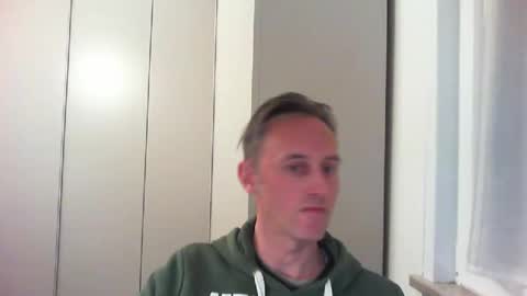 Snapshot of sten015 chatting on December 23, 2024, 4:39 pm sten015 online show from December 23, 2024, 4:39 pm