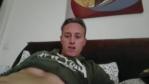 Snapshot of sten015 chatting on November 19, 2025, 1:44 pm sten015 online show from November 19, 2025, 1:44 pm