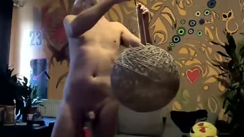 Snapshot of stenlyvrbich chatting on February 23, 2025, 7:33 am lee online show from February 23, 2025, 7:33 am