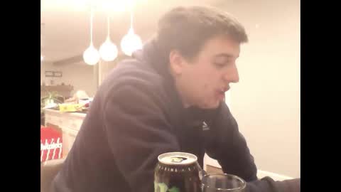 Snapshot of stepbro18 chatting on December 19, 2024, 7:18 am Honestly Im a slut I have a high sex drive and I love talking to people off this platform  online show from December 19, 2024, 7:18 am