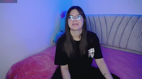 Snapshot of stepha_sweet chatting on January 23, 2025, 2:44 am Emma online show from January 23, 2025, 2:44 am