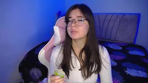 Snapshot of stepha_sweet chatting on February 4, 2025, 1:02 am Emma online show from February 4, 2025, 1:02 am