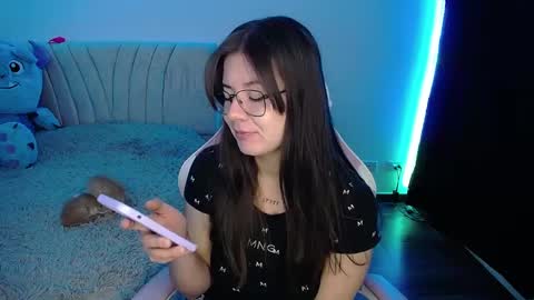 Snapshot of stepha_sweet chatting on March 5, 2025, 2:46 am Emma online show from March 5, 2025, 2:46 am