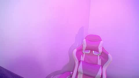 Emma online show from November 10, 2025, 3:27 am