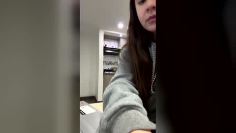 Emma online show from December 21, 2025, 4:41 am