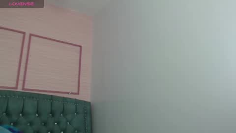 Stephania online show from February 5, 2025, 1:44 pm