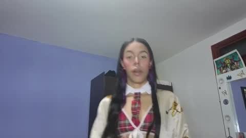 Stephania online show from March 18, 2026, 5:05 pm