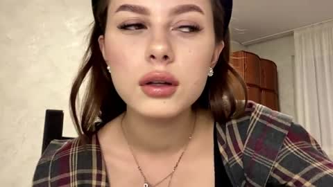 Snapshot of stephaniflicek chatting on March 31, 2026, 3:23 pm Stephani online show from March 31, 2026, 3:23 pm
