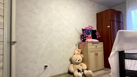 Snapshot of stephaniflicek chatting on May 7, 2026, 3:17 pm Stephani online show from May 7, 2026, 3:17 pm