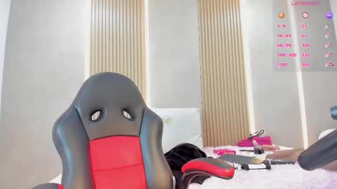 Stephany online show from November 18, 2025, 4:28 am