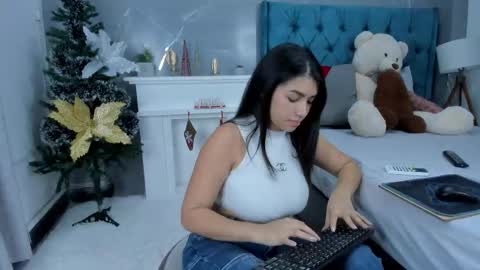 Stefanny online show from December 22, 2025, 11:13 pm