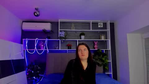 Snapshot of stephierousee chatting on March 4, 2026, 6:58 pm Stephie online show from March 4, 2026, 6:58 pm