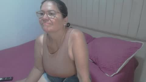 Snapshot of stepmom_slut_50_ chatting on April 12, 2026, 11:32 pm Angie mature online show from April 12, 2026, 11:32 pm
