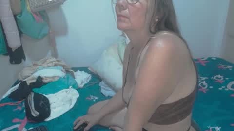 Snapshot of stepmom_slut_50_ chatting on May 25, 2026, 9:15 am Angie mature online show from May 25, 2026, 9:15 am