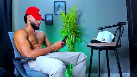 Snapshot of stev_velez chatting on November 25, 2025, 1:44 pm Steve online show from November 25, 2025, 1:44 pm