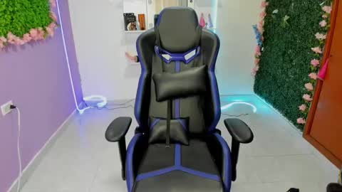 steven_emily online show from February 5, 2025, 8:57 pm