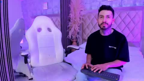 Snapshot of stevenandlaura_ chatting on May 5, 2026, 9:01 pm stevenandlaura_ online show from May 5, 2026, 9:01 pm