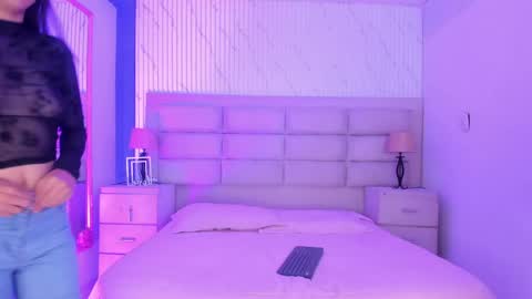 Snapshot of stevenandlaura_ chatting on May 18, 2026, 5:02 am stevenandlaura_ online show from May 18, 2026, 5:02 am