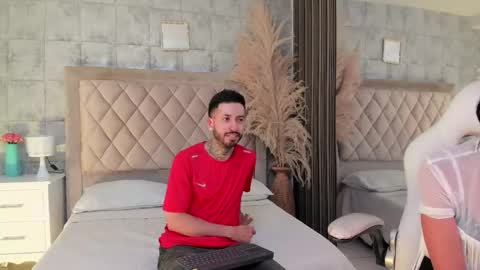 Snapshot of stevenandlaura_ chatting on May 20, 2026, 8:37 pm stevenandlaura_ online show from May 20, 2026, 8:37 pm