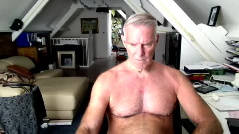 Snapshot of stevetwo chatting on July 2, 2026, 12:11 pm stevetwo online show from July 2, 2026, 12:11 pm