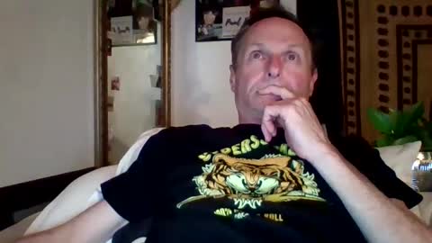 Snapshot of steviehard7 chatting on January 28, 2025, 5:32 am steviehard7 online show from January 28, 2025, 5:32 am