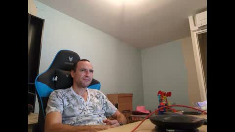 Snapshot of stickolive1 chatting on September 10, 2025, 9:48 pm stickolive1 online show from September 10, 2025, 9:48 pm