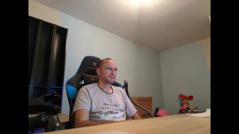 Snapshot of stickolive1 chatting on September 13, 2025, 9:03 pm stickolive1 online show from September 13, 2025, 9:03 pm