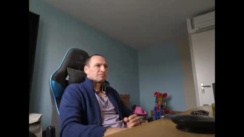 Snapshot of stickolive1 chatting on September 24, 2025, 10:40 am stickolive1 online show from September 24, 2025, 10:40 am