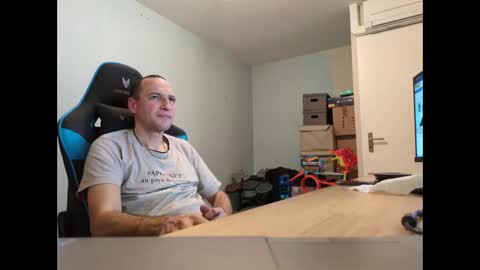 Snapshot of stickolive1 chatting on January 13, 2026, 11:32 pm stickolive1 online show from January 13, 2026, 11:32 pm