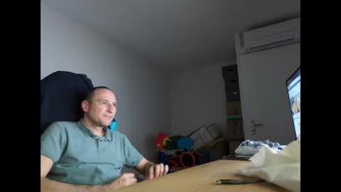 Snapshot of stickolive1 chatting on February 19, 2026, 11:23 pm stickolive1 online show from February 19, 2026, 11:23 pm