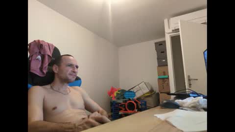 Snapshot of stickolive1 chatting on February 25, 2026, 10:41 pm stickolive1 online show from February 25, 2026, 10:41 pm