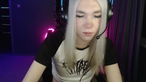 Snapshot of stiff_boys chatting on November 4, 2025, 5:45 pm Steve online show from November 4, 2025, 5:45 pm