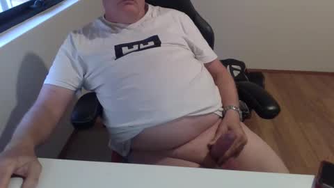 stiffyman55 online show from November 28, 2025, 5:10 am