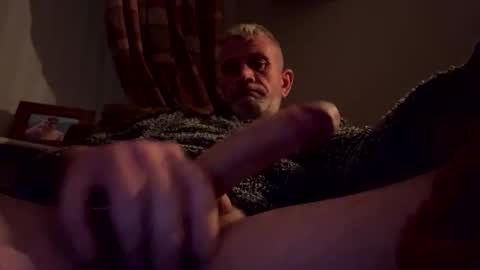 Snapshot of stilts22 chatting on October 6, 2025, 2:42 am Stilts online show from October 6, 2025, 2:42 am