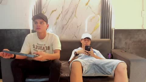 friends online show from May 10, 2026, 3:44 am