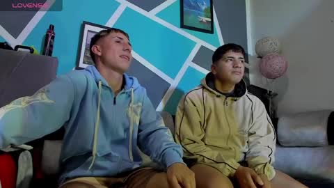 Snapshot of stivenred chatting on January 8, 2026, 7:43 am Stiven online show from January 8, 2026, 7:43 am