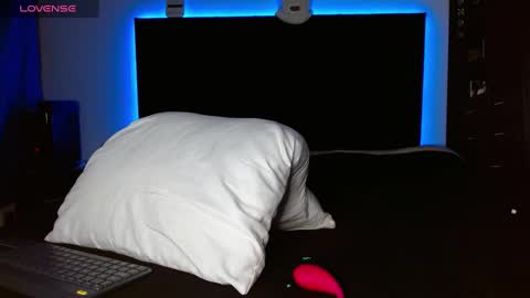 stiven tellez  online show from March 12, 2025, 11:53 am