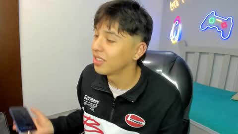 Stiwen online show from November 6, 2025, 2:51 pm