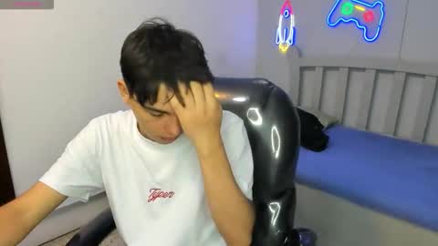 Stiwen online show from November 18, 2025, 4:55 pm