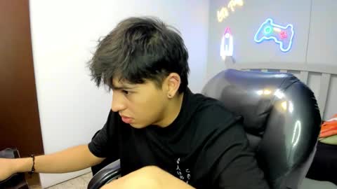 Stiwen online show from November 29, 2025, 8:23 pm