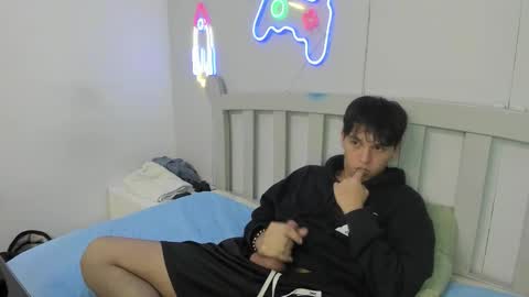 Stiwen online show from December 15, 2025, 1:32 am