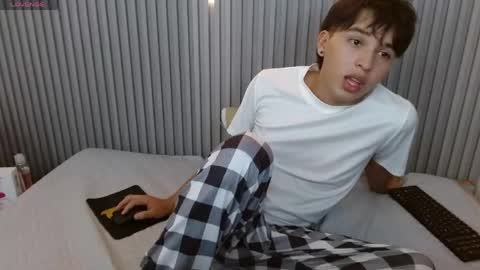 Snapshot of stiwentwink chatting on April 30, 2026, 8:57 pm Stiwen online show from April 30, 2026, 8:57 pm