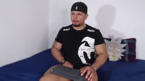 Stone Lee  online show from November 8, 2025, 7:19 am