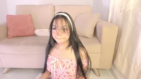 Zoe -INDEPENDENT MODEL online show from July 27, 2026, 6:59 pm