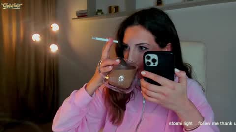 Snapshot of stormi_light chatting on December 13, 2024, 8:37 pm Stormi online show from December 13, 2024, 8:37 pm