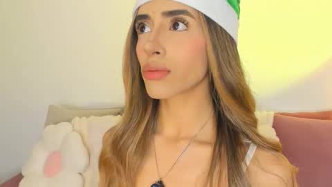 Snapshot of stormirusso chatting on December 23, 2025, 1:03 am Mar online show from December 23, 2025, 1:03 am