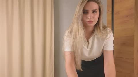 Snapshot of stormymuse chatting on November 16, 2025, 3:39 pm Luna online show from November 16, 2025, 3:39 pm